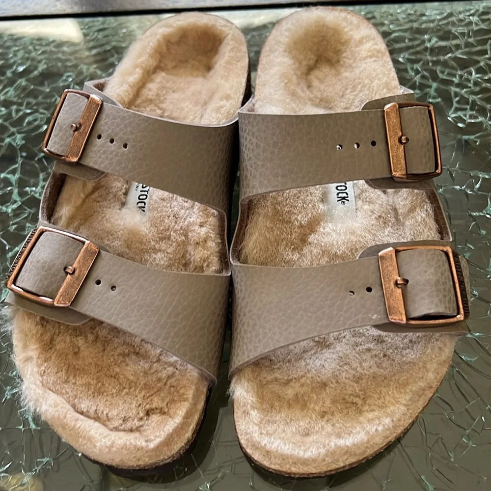 🆕 Birkenstock Beige Shearling Lined kids Sandals